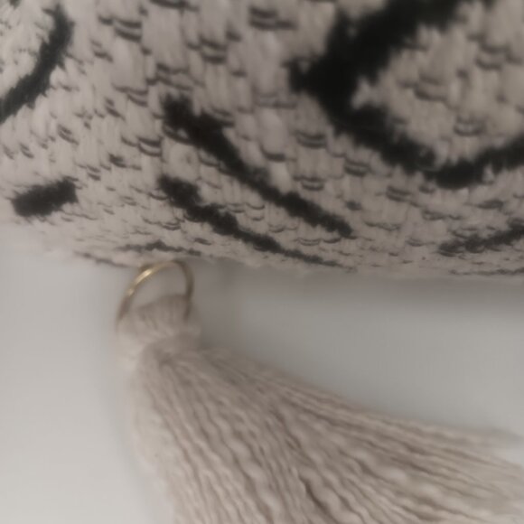 DKNY DECORATIVE PILLOW - Picture 11 of 12